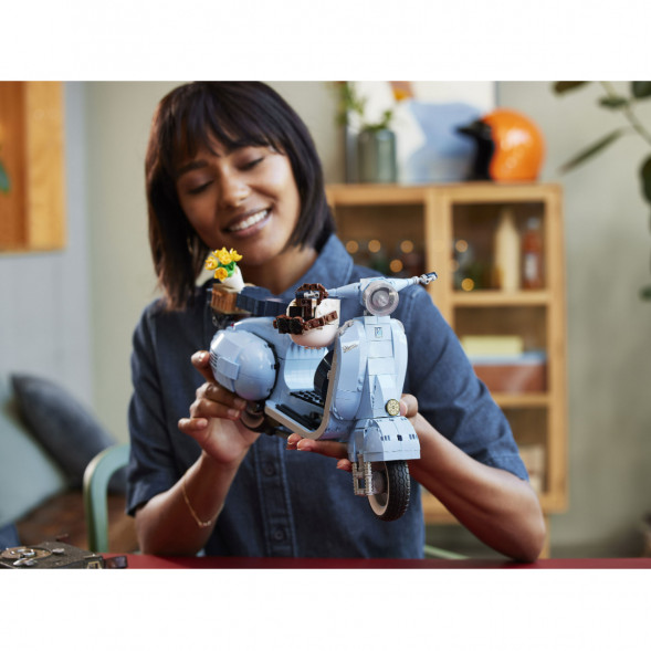 Конструктор LEGO Коллекционные наборы 10298 Vespa 125 в Барнауле