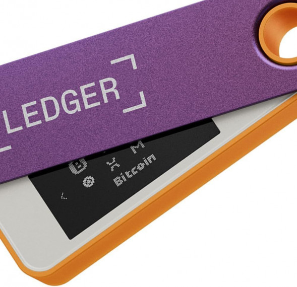 Криптокошелек Ledger Nano S Plus 1 шт., Retro Gaming в Барнауле