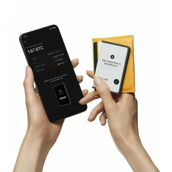 Аппаратный криптокошелек Ledger Stax + чехол Magnet Shell в Барнауле
