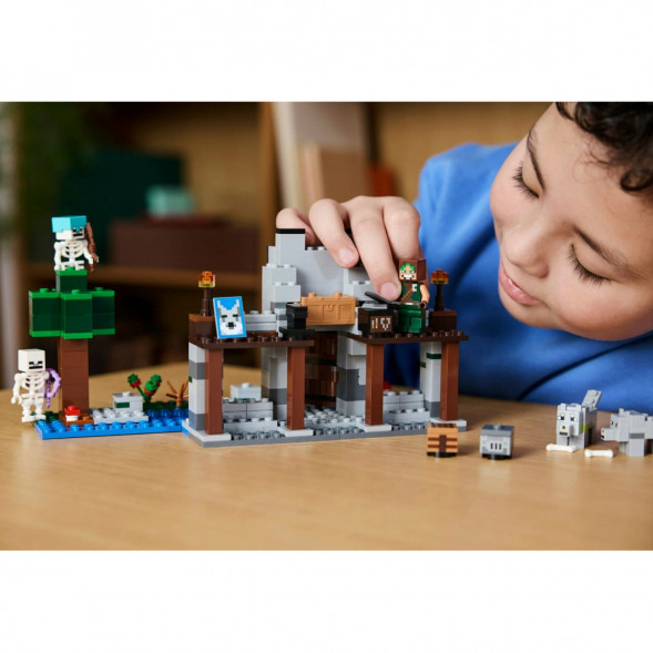 Конструктор LEGO Minecraft 21261 Волчья крепость в Барнауле